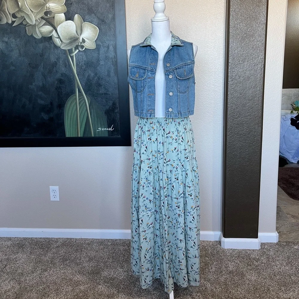 Beautiful Jean vest jacket with matching color collar to skirt set - Picture 1 of 7